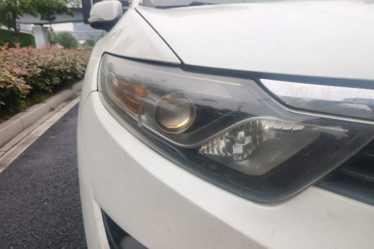 Used Soueast DX7 2015 1.5T Automatic Prestige Model Right Front Headlight