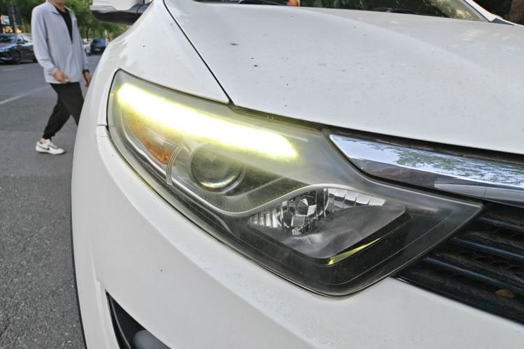 Used Soueast DX7 2015 1.5T Automatic Luxury Model Right Front Headlight