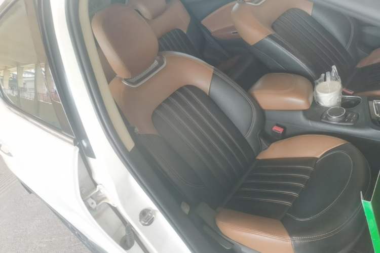 Used Soueast DX7 2015 1.5T Automatic Luxury Model Right Front Seat