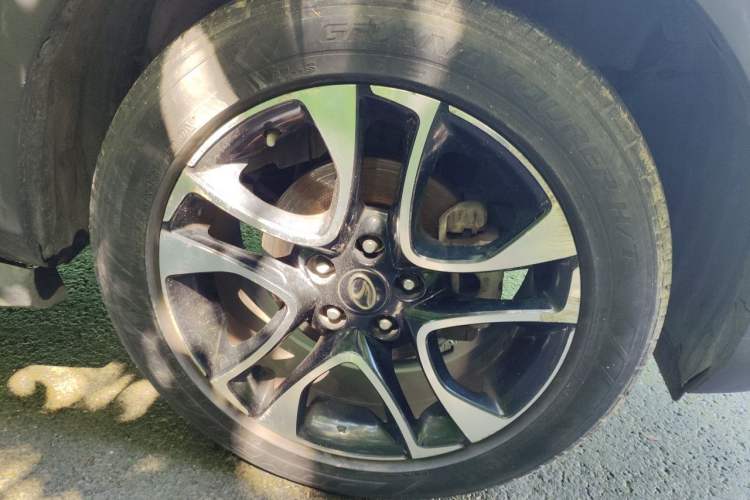 Used Soueast DX7 2015 1.5T Automatic Prestige Model Right Front Wheel Hub