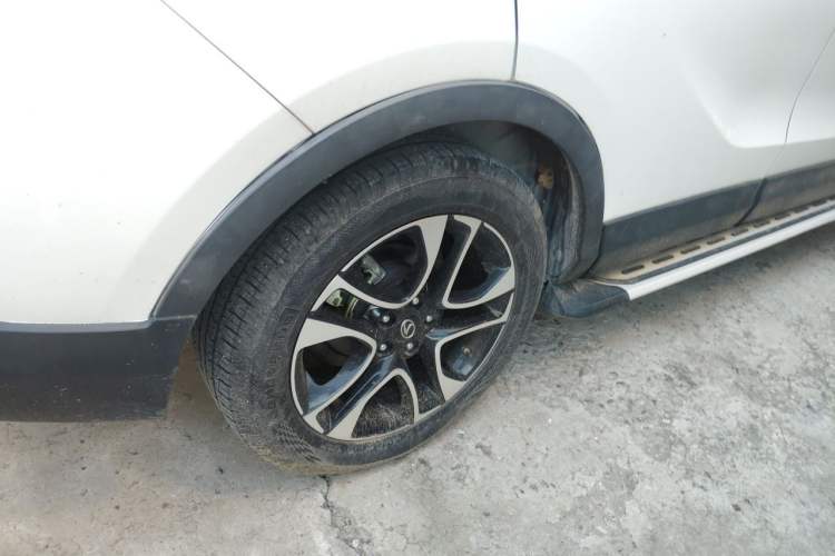 Used Soueast DX7 2015 1.5T Automatic Luxury Model Right Front Wheel Hub