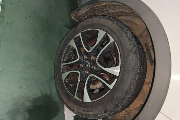 Used Soueast DX7 2015 1.5T Manual Luxury Model Right Front Wheel Hub