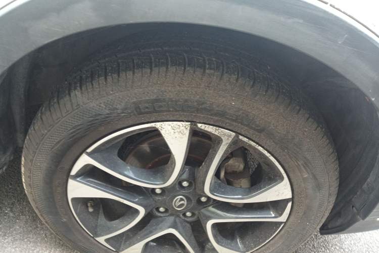 Used Soueast DX7 2015 1.5T Manual Luxury Model Right Front Wheel Hub