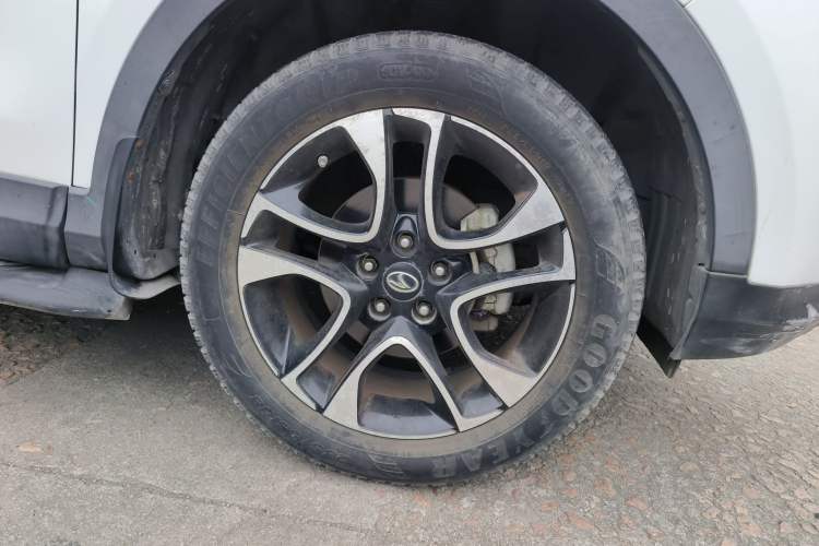 Used Soueast DX7 2015 1.5T Manual Luxury Model Right Front Wheel Hub