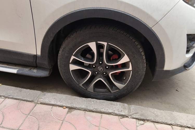Used Soueast DX7 2015 2.0T Manual Sport Luxury Edition Right Front Wheel Hub