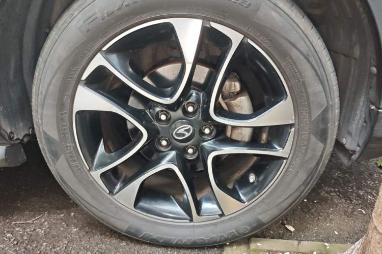 Used Soueast DX7 2015 1.5T Manual Luxury Model Right Front Wheel Hub