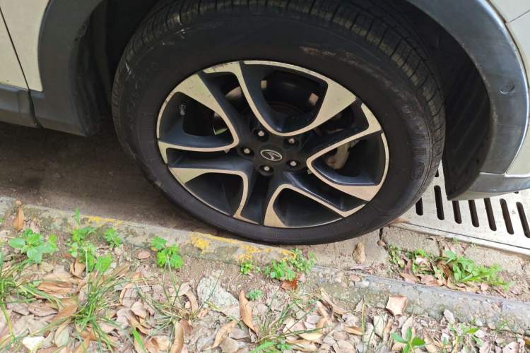 Used Soueast DX7 2015 1.5T Automatic Luxury Model Right Front Wheel Hub