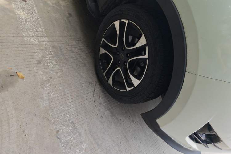 Used Soueast DX7 2015 1.5T Automatic Luxury Model Right Front Wheel Hub