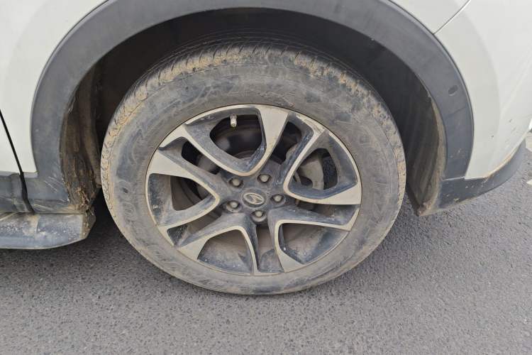 Used Soueast DX7 2015 1.5T Automatic Prestige Model Right Front Wheel Hub