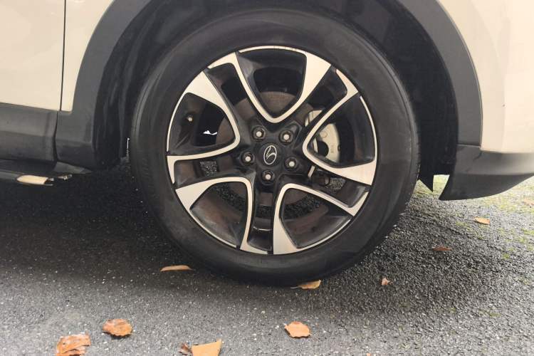 Used Soueast DX7 2015 1.5T Automatic Luxury Model Right Front Wheel Hub