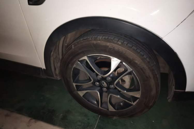 Used Soueast DX7 2015 1.5T Manual Luxury Model Right Front Wheel Hub