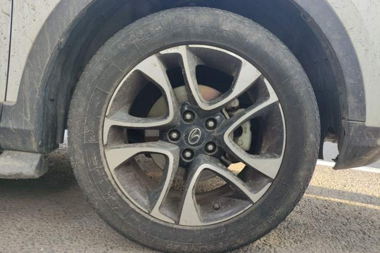 Used Soueast DX7 2015 1.5T Automatic Luxury Model Right Front Wheel Hub