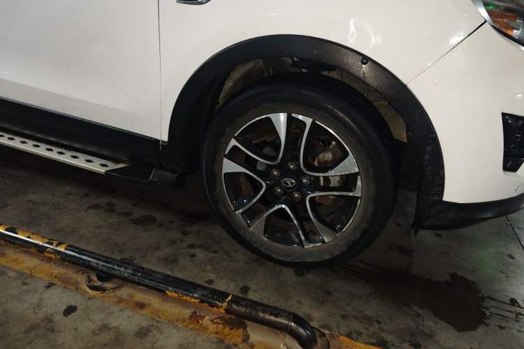 Used Soueast DX7 2015 1.5T Automatic Luxury Model Right Front Wheel Hub