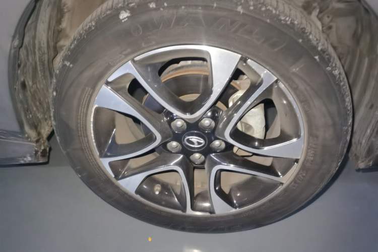 Used Soueast DX7 2015 1.5T Automatic Luxury Model Right Front Wheel Hub