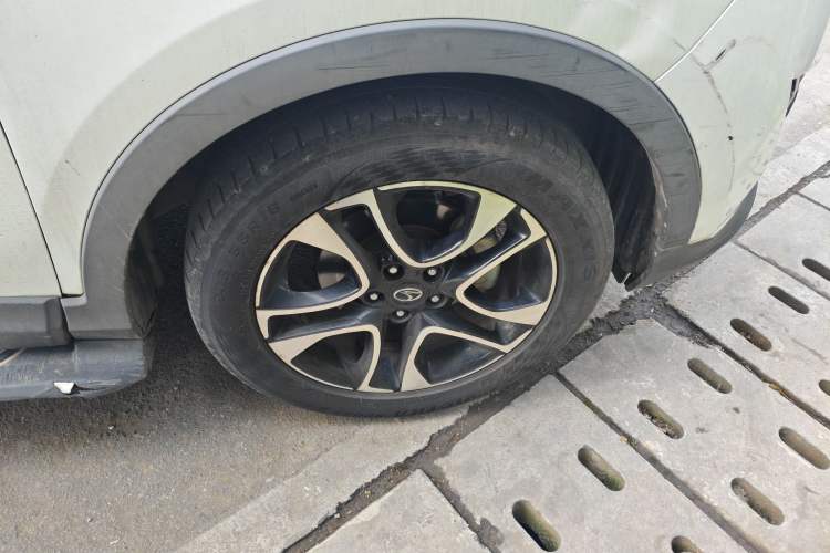 Used Soueast DX7 2015 1.5T Automatic Luxury Model Right Front Wheel Hub