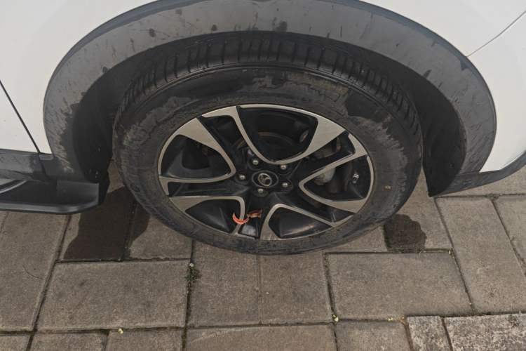 Used Soueast DX7 2015 1.5T Automatic Luxury Model Right Front Wheel Hub