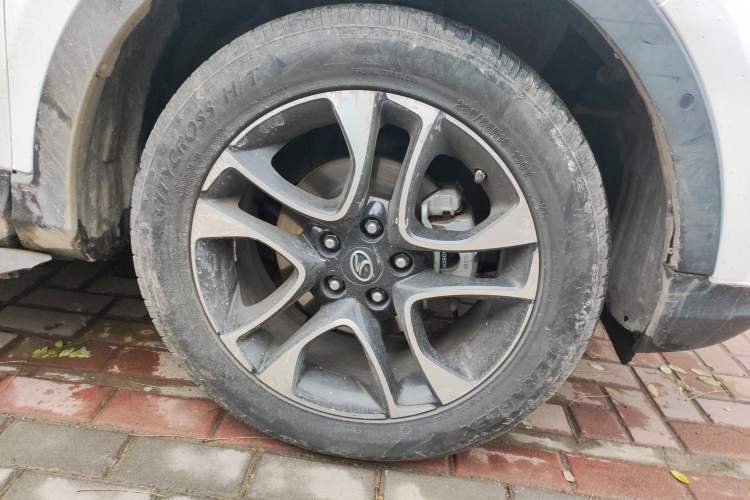 Used Soueast DX7 2015 1.5T Automatic Luxury Model Right Front Wheel Hub