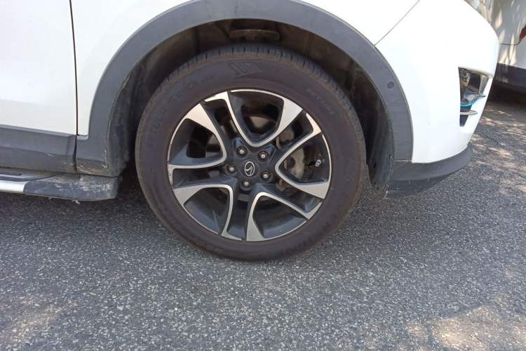 Used Soueast DX7 2015 1.5T Automatic Luxury Model Right Front Wheel Hub