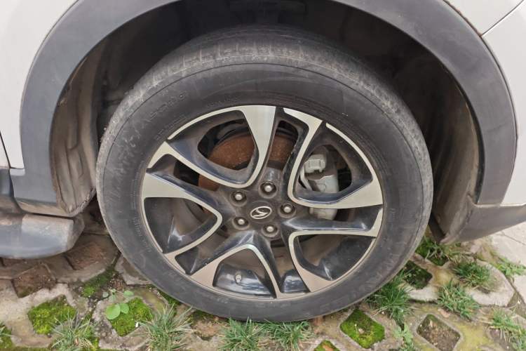 Used Soueast DX7 2015 1.5T Automatic Luxury Model Right Front Wheel Hub