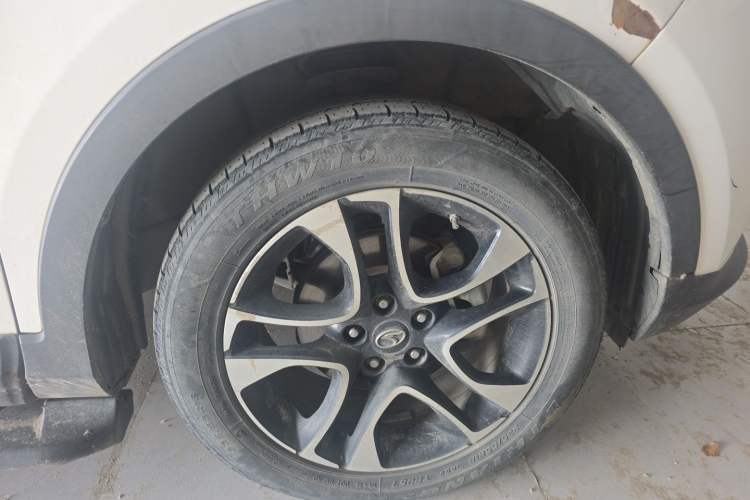 Used Soueast DX7 2015 1.5T Automatic Luxury Model Right Front Wheel Hub