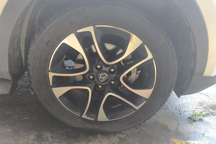 Used Soueast DX7 2015 1.5T Automatic Luxury Model Right Front Wheel Hub