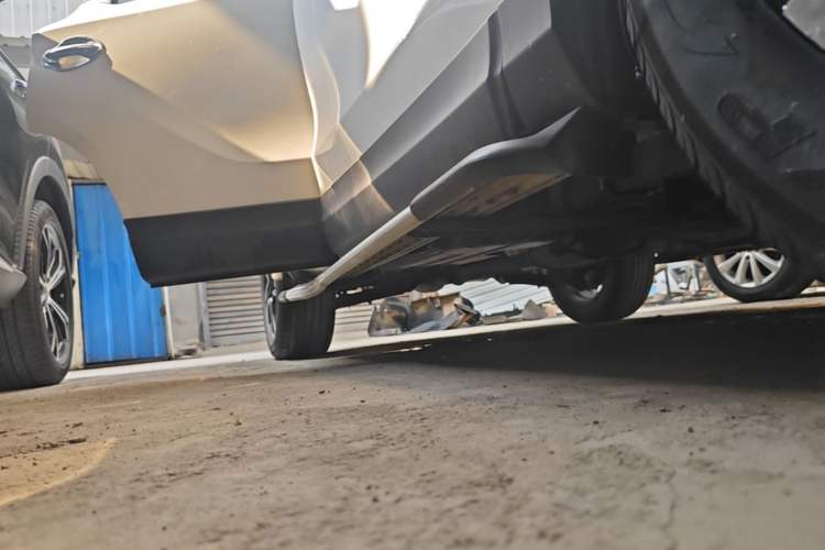 Used Soueast DX7 2015 1.5T Automatic Prestige Model Right Side Sill
