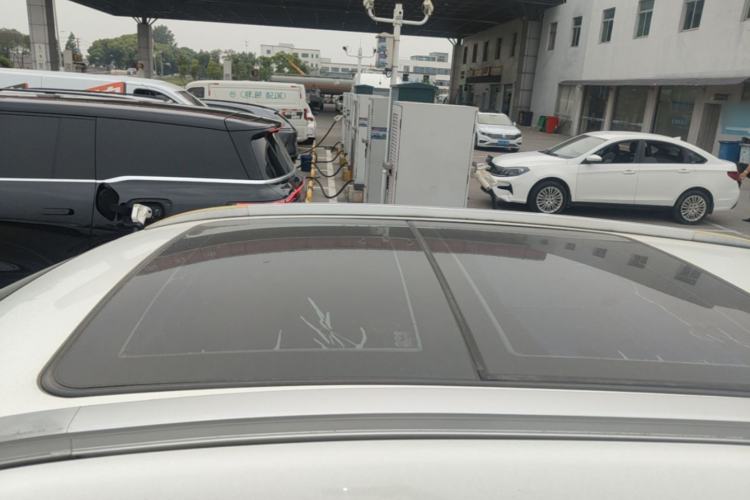 Used Soueast DX7 2015 1.5T Automatic Luxury Model Roof