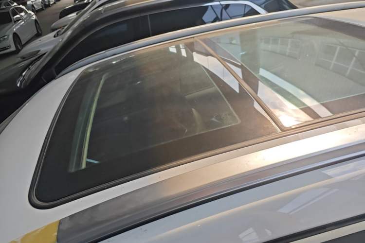 Used Soueast DX7 2015 1.5T Automatic Prestige Model Roof