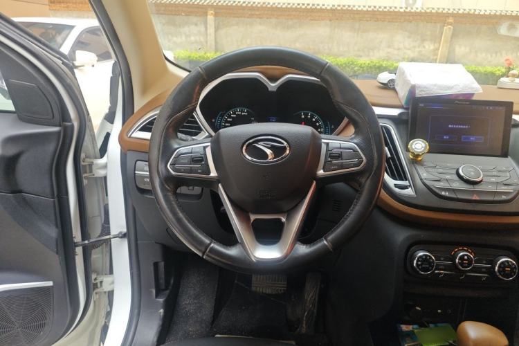 Used Soueast DX7 2015 1.5T Automatic Luxury Model Steering Wheel