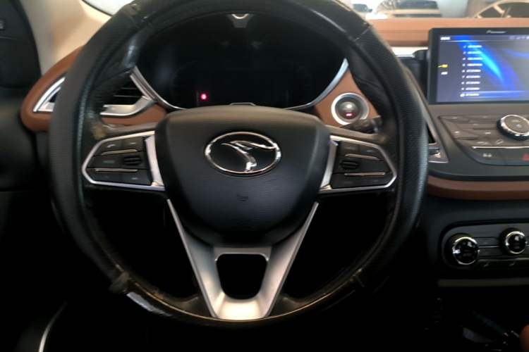 Used Soueast DX7 2015 1.5T Automatic Prestige Model Steering Wheel