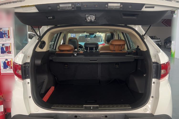 Used Soueast DX7 2015 1.5T Automatic Prestige Model Trunk