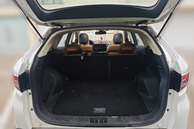 Used Soueast DX7 2015 1.5T Manual Luxury Model Trunk
