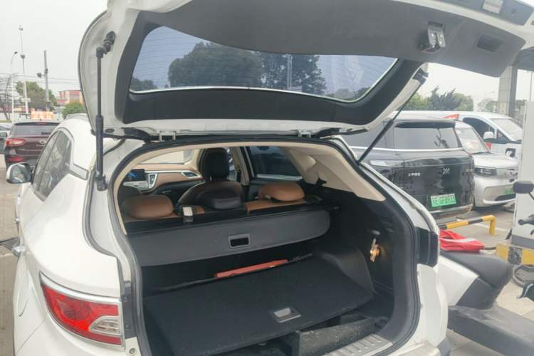 Used Soueast DX7 2015 1.5T Automatic Luxury Model Trunk