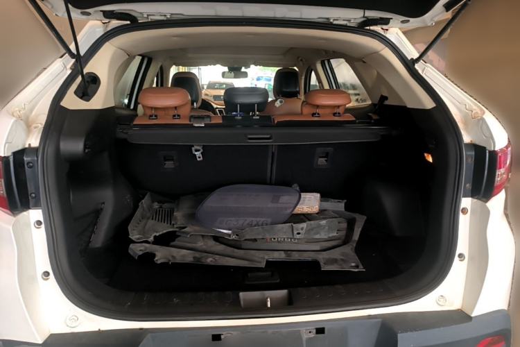 Used Soueast DX7 2015 1.5T Automatic Prestige Model Trunk