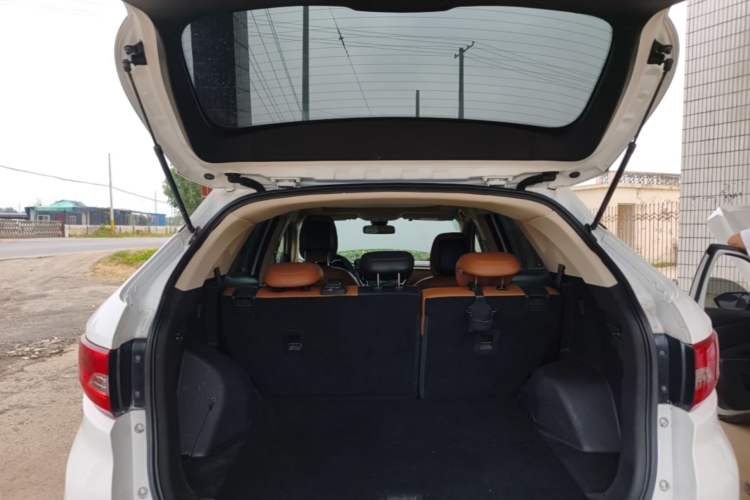 Used Soueast DX7 2015 1.5T Automatic Luxury Model Trunk