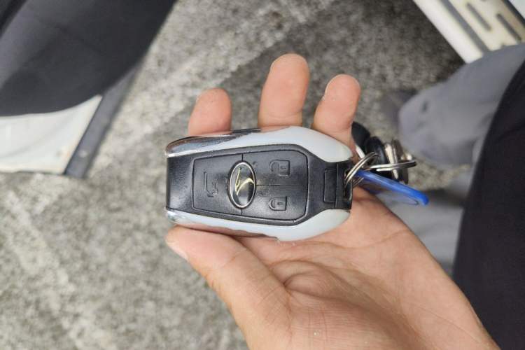 Used Soueast DX7 2015 1.5T Manual Luxury Model Vehicle Key