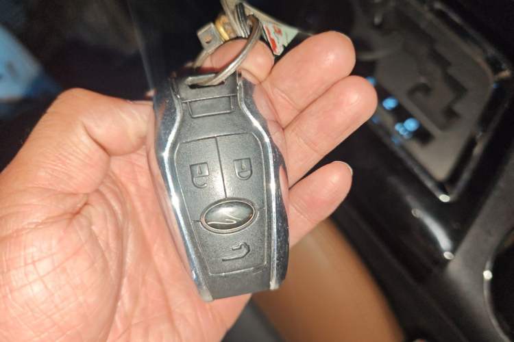 Used Soueast DX7 2015 1.5T Automatic Luxury Model Vehicle Key
