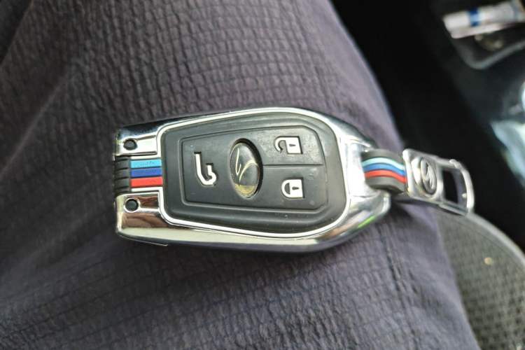 Used Soueast DX7 2015 1.5T Automatic Luxury Model Vehicle Key