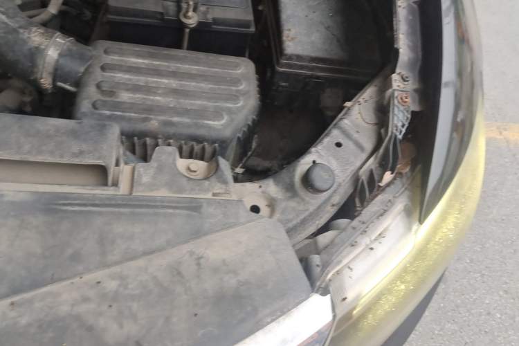 Used Soueast DX7 2015 1.5T Manual Luxury Model Engine Bay Left