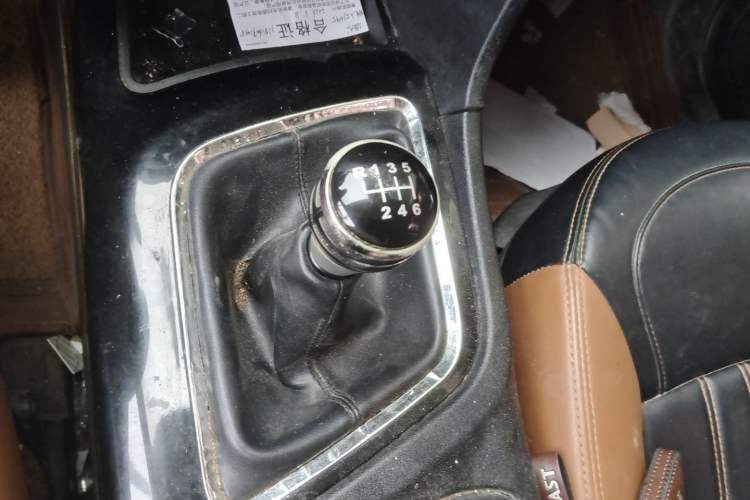 Used Soueast DX7 2015 1.5T Manual Luxury Model Gear Lever