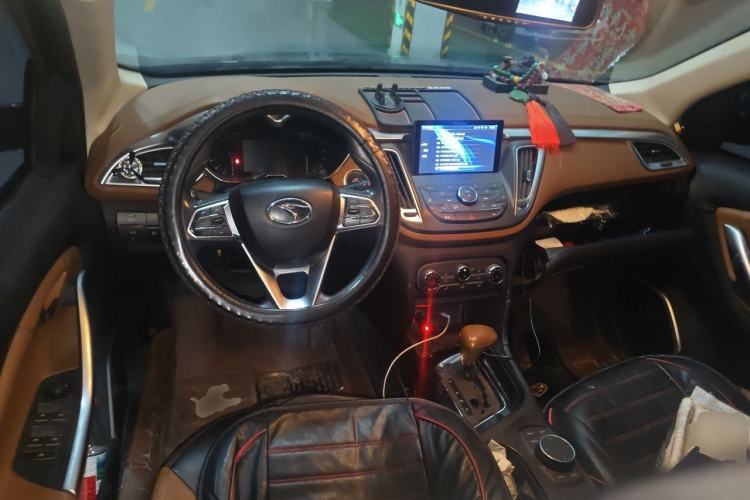Used Soueast DX7 2016 1.5T Automatic Glory Edition Center Console