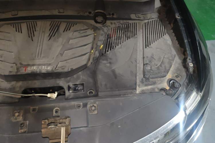 Used Soueast DX7 2016 1.5T Automatic Glory Edition Engine Bay Left
