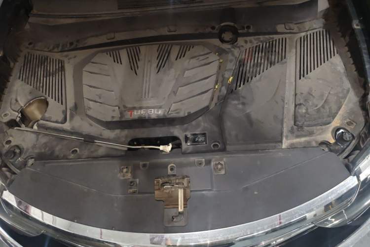 Used Soueast DX7 2016 1.5T Automatic Glory Edition Engine Bay