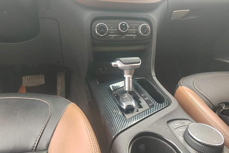 Used Soueast DX7 2016 1.5T Automatic Glory Edition Gear Lever