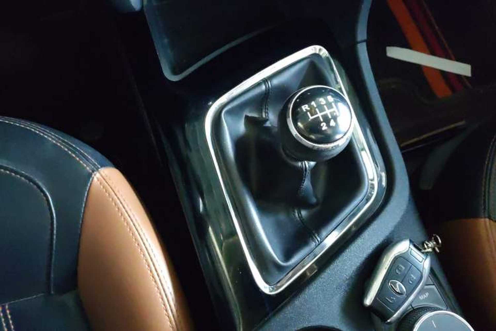 Used Soueast DX7 2016 1.5T Manual Triumph Edition Gear Lever
