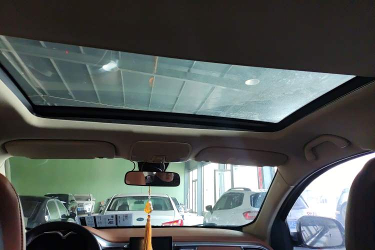 Used Soueast DX7 2016 1.5T Manual Triumph Edition Headliner