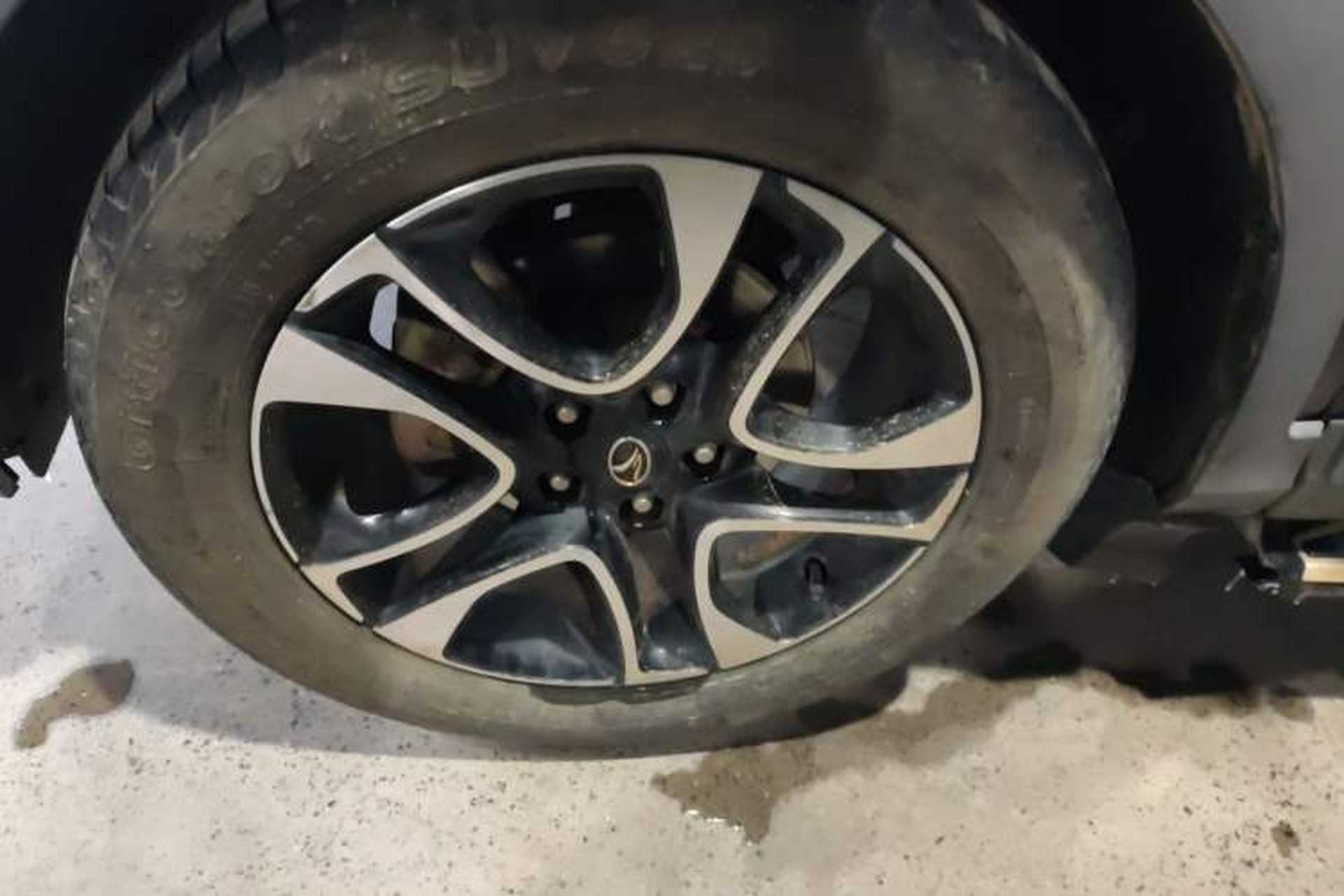 Used Soueast DX7 2016 1.5T Manual Triumph Edition Left Front Wheel Hub