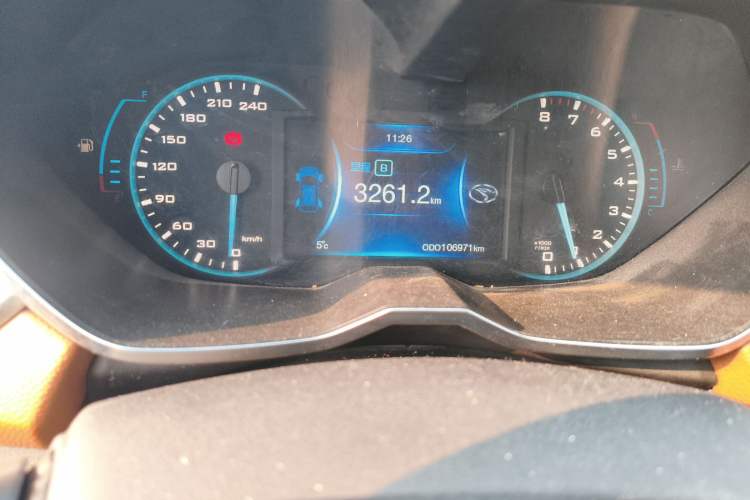 Used Soueast DX7 2016 1.5T Manual Triumph Edition Odometer Close Up