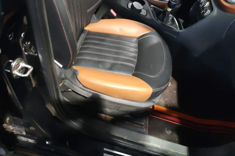 Used Soueast DX7 2016 1.5T Manual Triumph Edition Right Front Seat