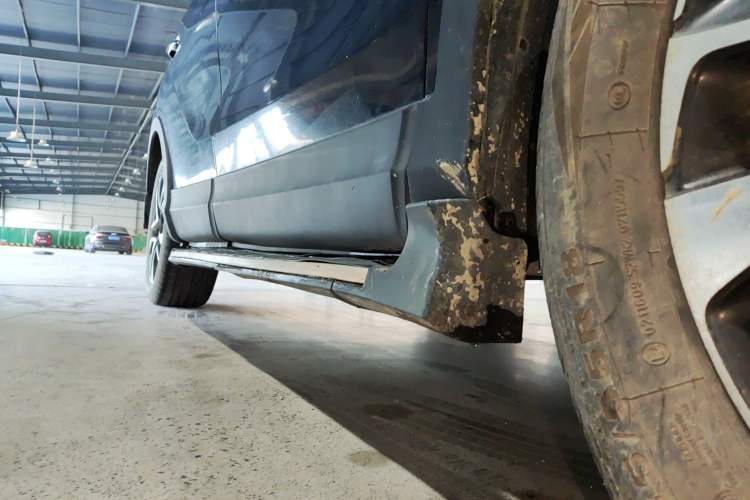 Used Soueast DX7 2016 1.5T Manual Triumph Edition Right Side Sill